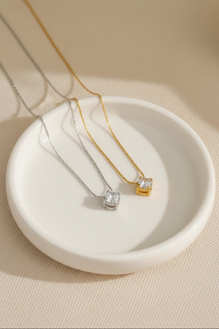 Round Solitaire Zircon Necklace (Gold or Silver)
