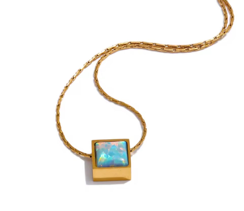 The Isla Pendant